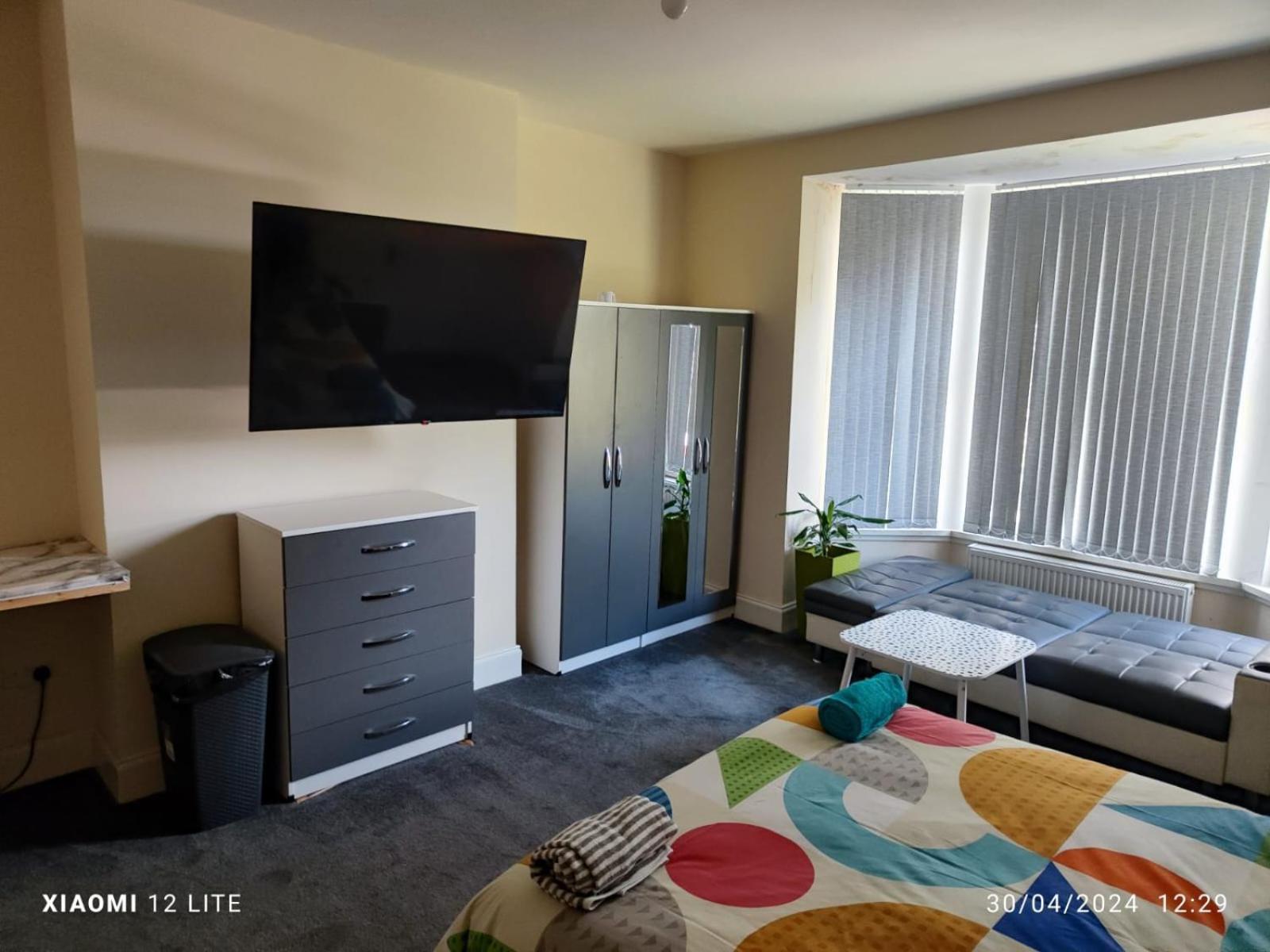 Ensuite Room With Private Bathroom At Walsall Quarto foto